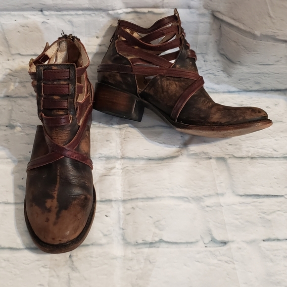 Freebird by Steven Shoes - FREEBIRD by Steven FB Stair, Rustic Brown with distressed details